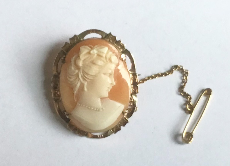 9ct gold carved shell cameo brooch